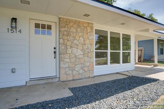 Listing photo id 2 for 1514 Arroya Vista