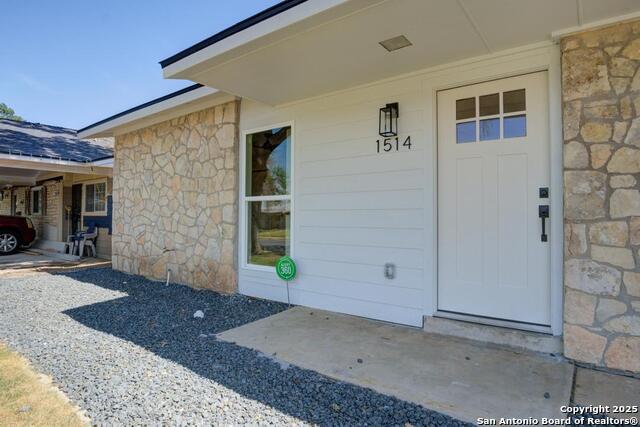Listing photo id 3 for 1514 Arroya Vista