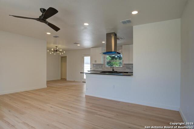 Listing photo id 5 for 1514 Arroya Vista