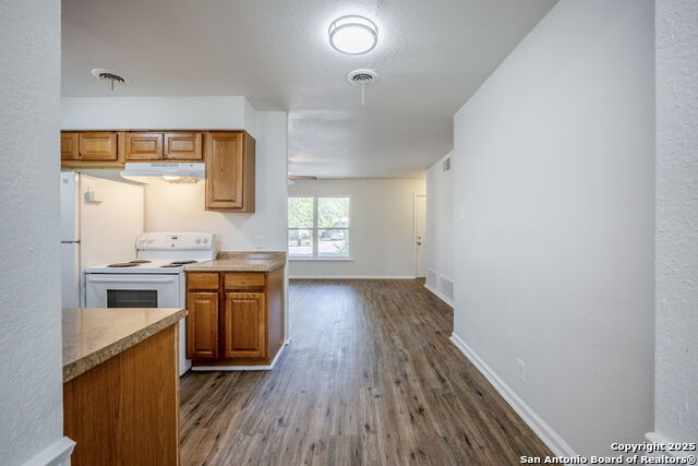 Listing photo id 8 for 526 Radiance