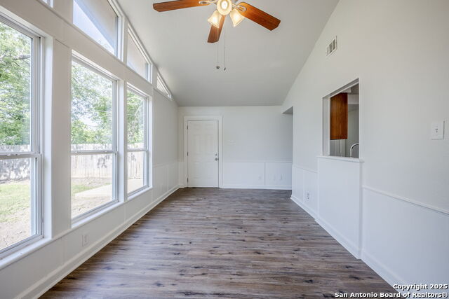 Listing photo id 9 for 526 Radiance