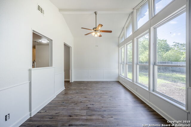 Listing photo id 11 for 526 Radiance