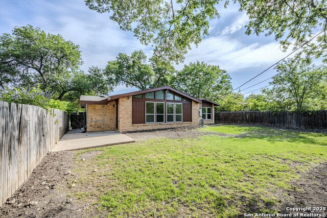 Listing photo id 25 for 526 Radiance