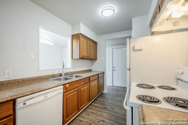 Listing photo id 2 for 526 Radiance