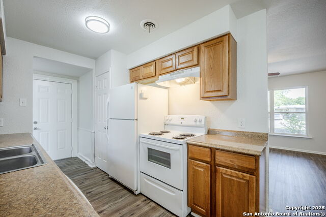 Listing photo id 3 for 526 Radiance