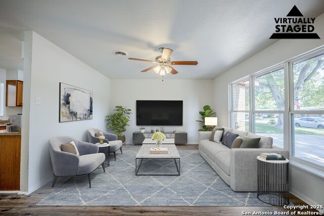 Listing photo id 4 for 526 Radiance