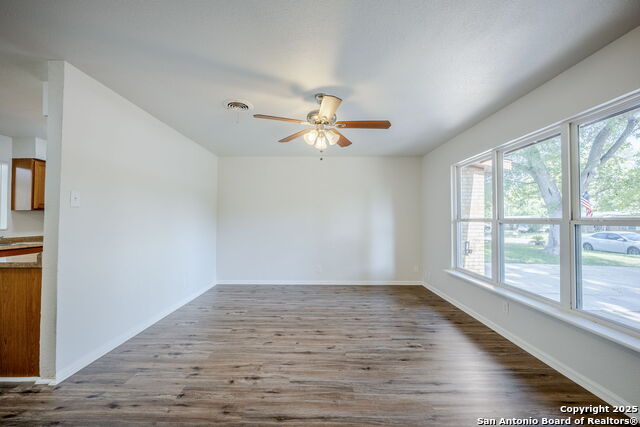 Listing photo id 5 for 526 Radiance