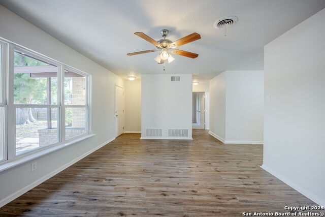 Listing photo id 6 for 526 Radiance