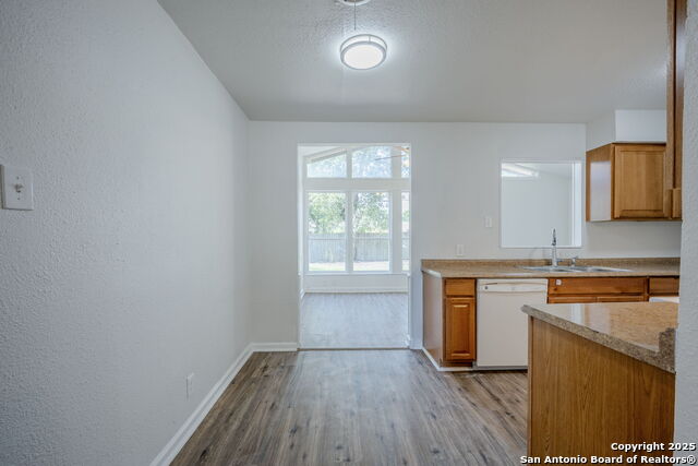 Listing photo id 7 for 526 Radiance