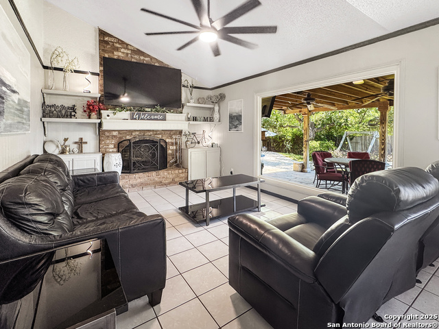 Listing photo id 2 for 13615 Scarsdale