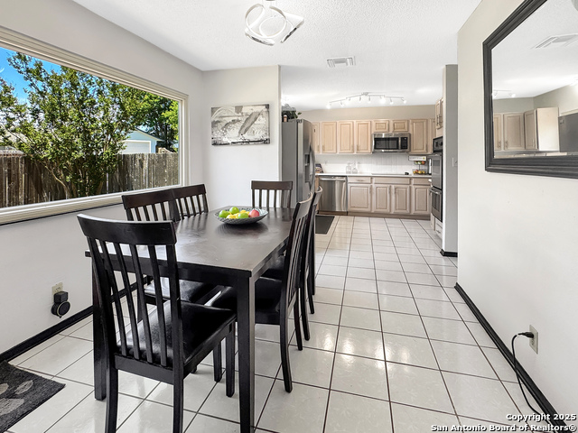 Listing photo id 4 for 13615 Scarsdale