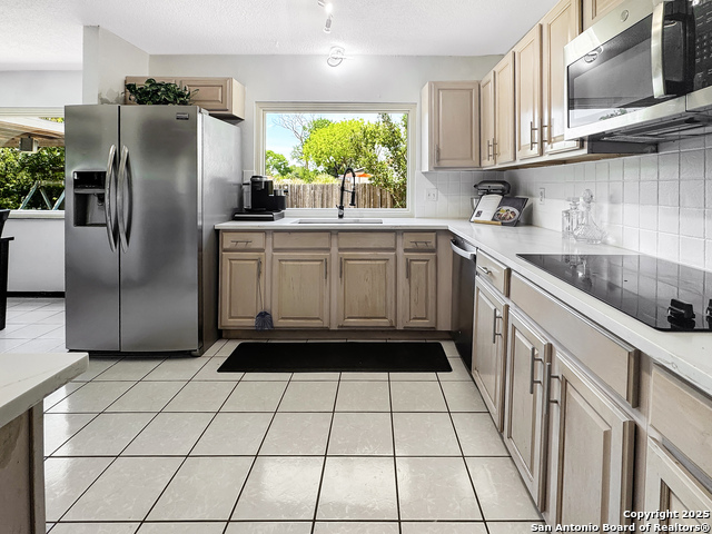Listing photo id 5 for 13615 Scarsdale
