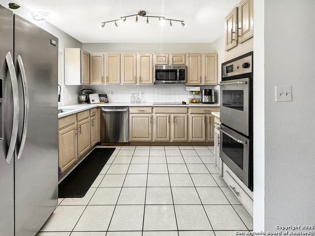 Listing photo id 6 for 13615 Scarsdale