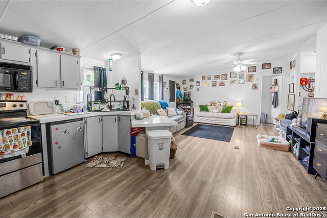 Image 14 of 24 For 4590 Sir Arthur Way