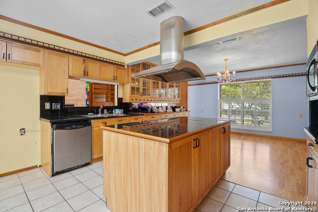 Listing photo id 9 for 8535 Norwich