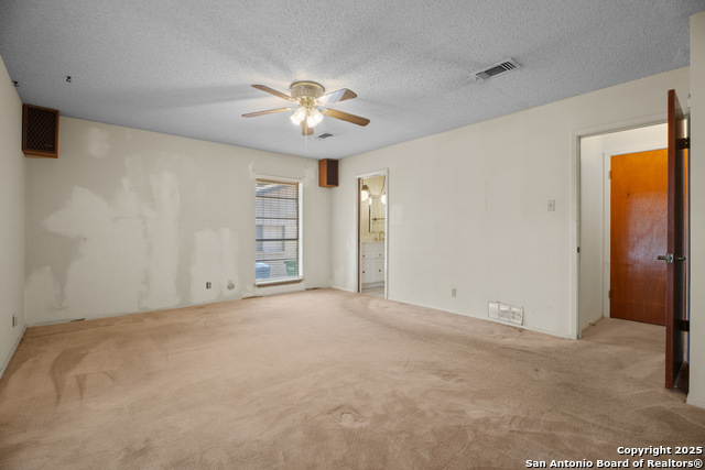 Listing photo id 11 for 8535 Norwich