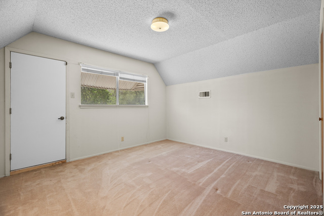 Listing photo id 15 for 8535 Norwich