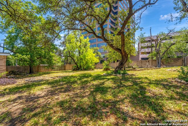 Listing photo id 25 for 8535 Norwich