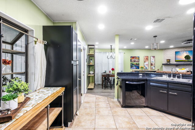 Image 11 of 46 For 5501 Merkens Dr