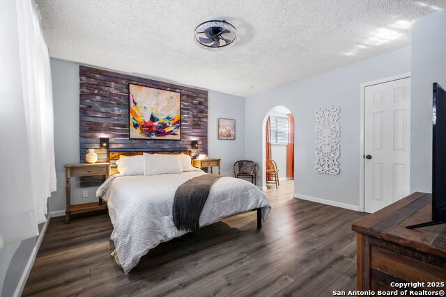 Image 23 of 46 For 5501 Merkens Dr