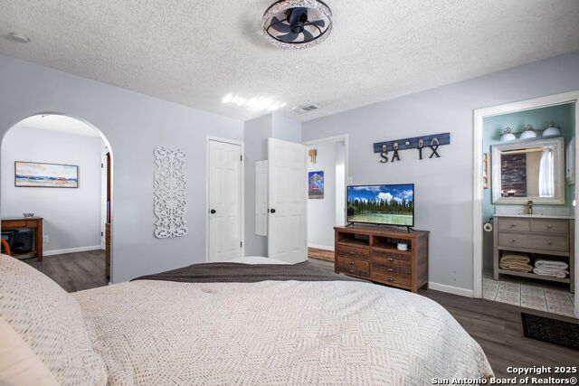 Image 25 of 46 For 5501 Merkens Dr
