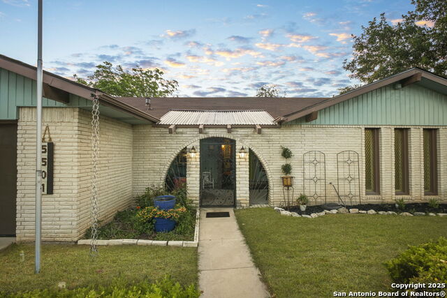 Image 4 of 46 For 5501 Merkens Dr