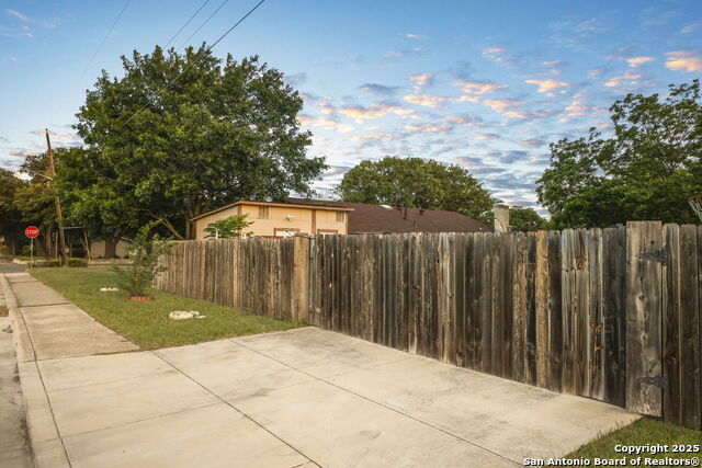 Image 46 of 46 For 5501 Merkens Dr