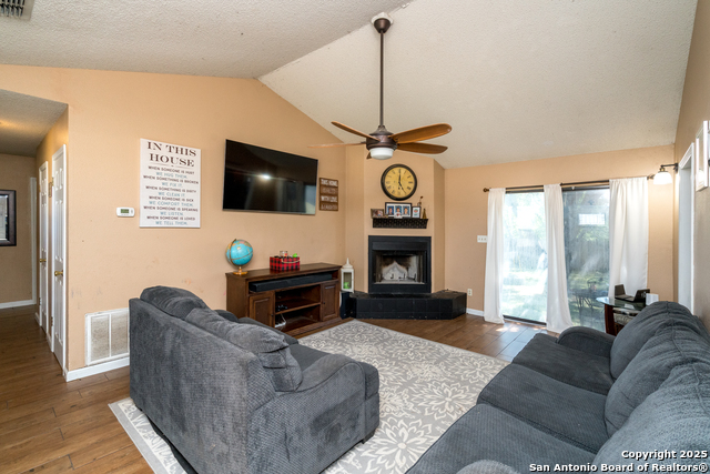 Listing photo id 5 for 8013 County Road 128