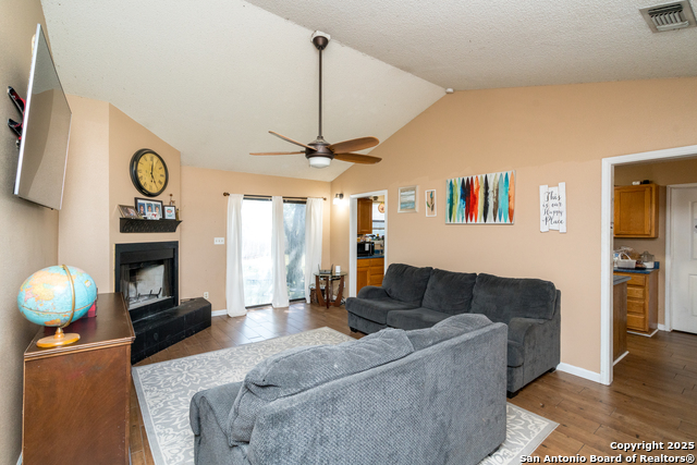 Listing photo id 6 for 8013 County Road 128