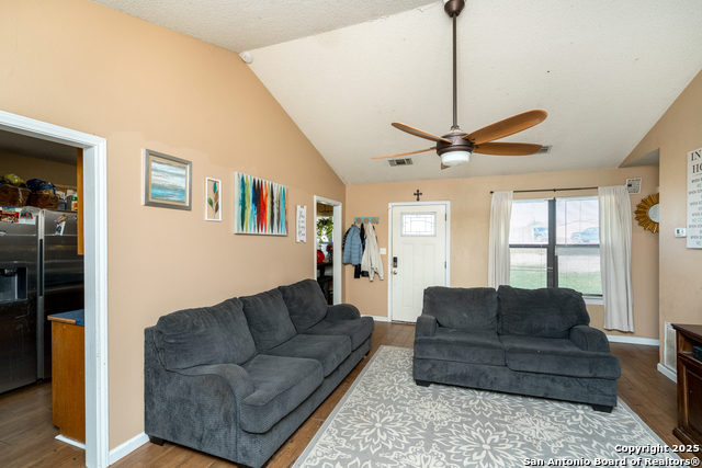 Listing photo id 7 for 8013 County Road 128