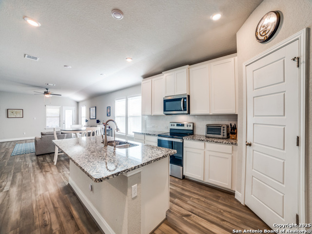 Listing photo id 4 for 3075 Mondavi Crest