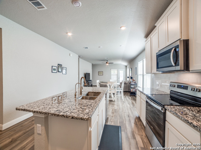 Listing photo id 5 for 3075 Mondavi Crest