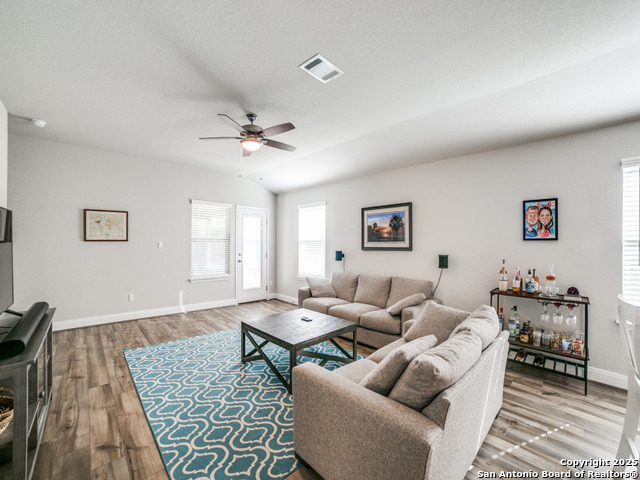 Listing photo id 7 for 3075 Mondavi Crest