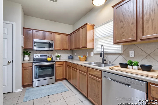 Image 4 of 16 For 9011 Acorn Forest Dr