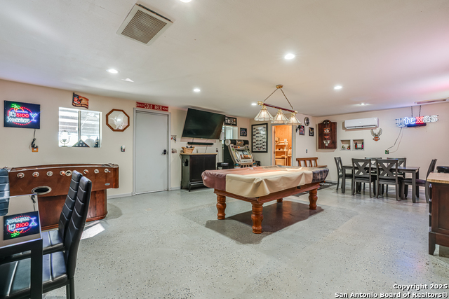 Image 4 of 50 For 6990 Elm Creek