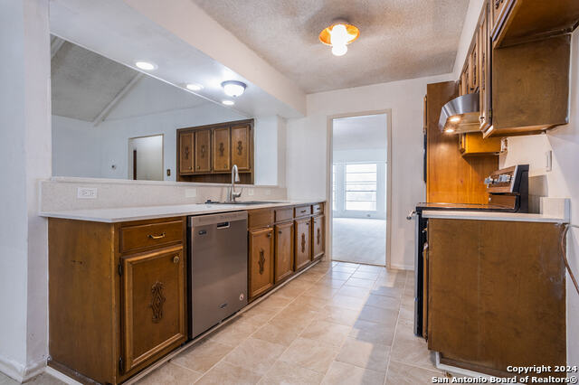 Listing photo id 9 for 10503 Luzon Dr