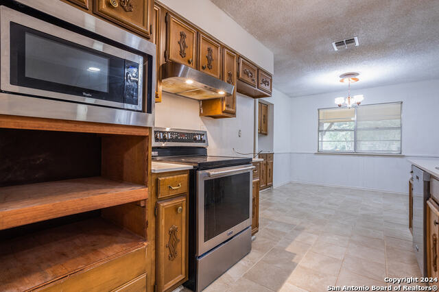 Listing photo id 11 for 10503 Luzon Dr