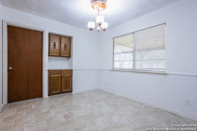 Listing photo id 13 for 10503 Luzon Dr