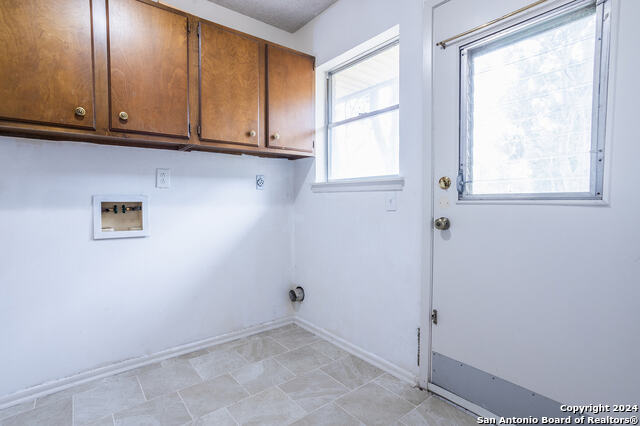 Listing photo id 14 for 10503 Luzon Dr