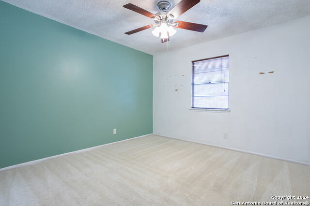 Listing photo id 15 for 10503 Luzon Dr