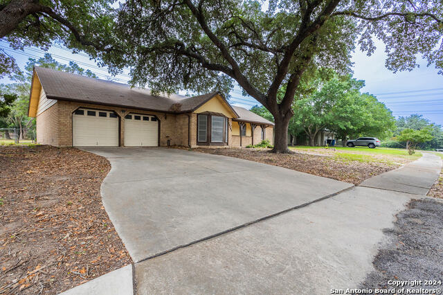 Listing photo id 0 for 10503 Luzon Dr