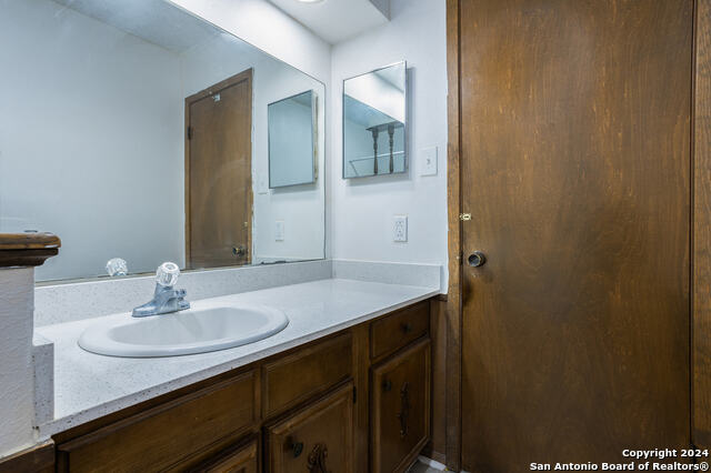 Listing photo id 18 for 10503 Luzon Dr