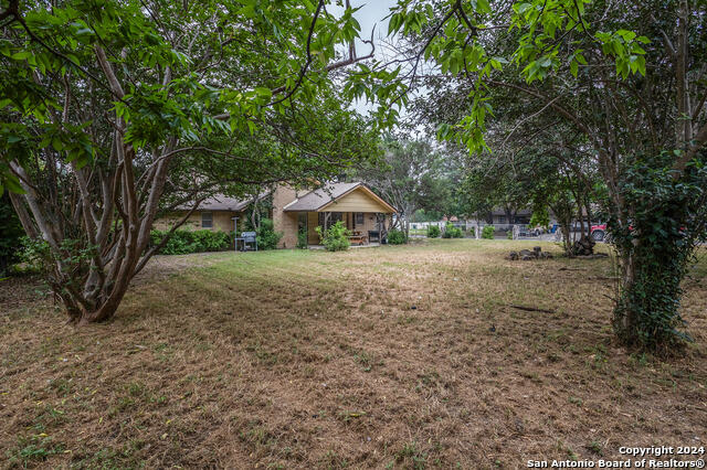Listing photo id 2 for 10503 Luzon Dr