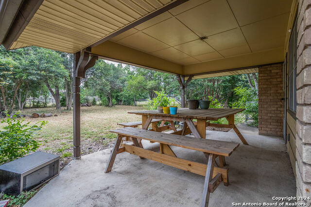 Listing photo id 3 for 10503 Luzon Dr