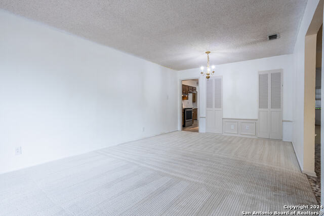 Listing photo id 5 for 10503 Luzon Dr