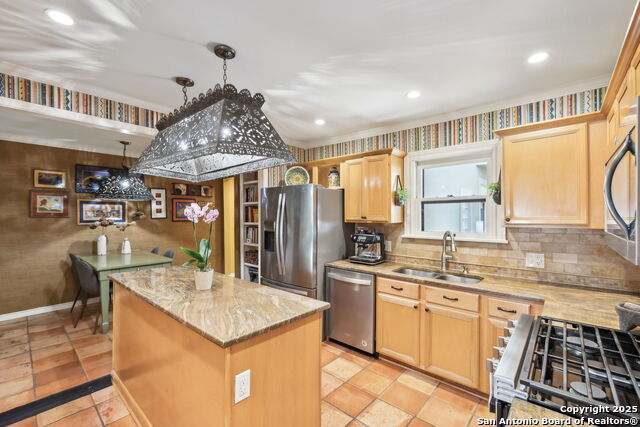 Image 18 of 24 For 261 Fair Oaks