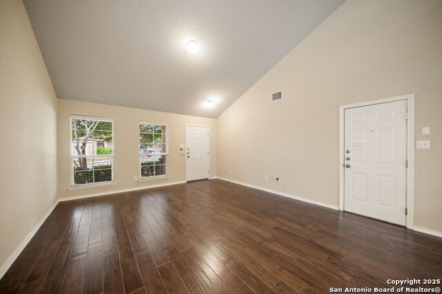 Listing photo id 8 for 10438 Sun Mill