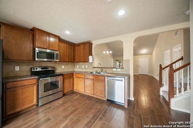 Listing photo id 11 for 10438 Sun Mill
