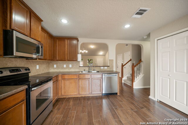 Listing photo id 12 for 10438 Sun Mill