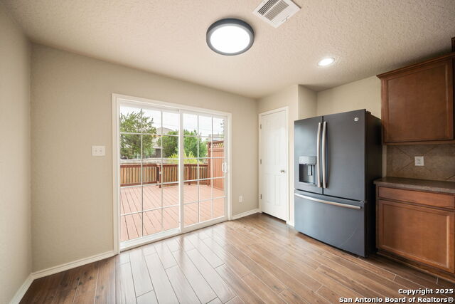 Listing photo id 13 for 10438 Sun Mill
